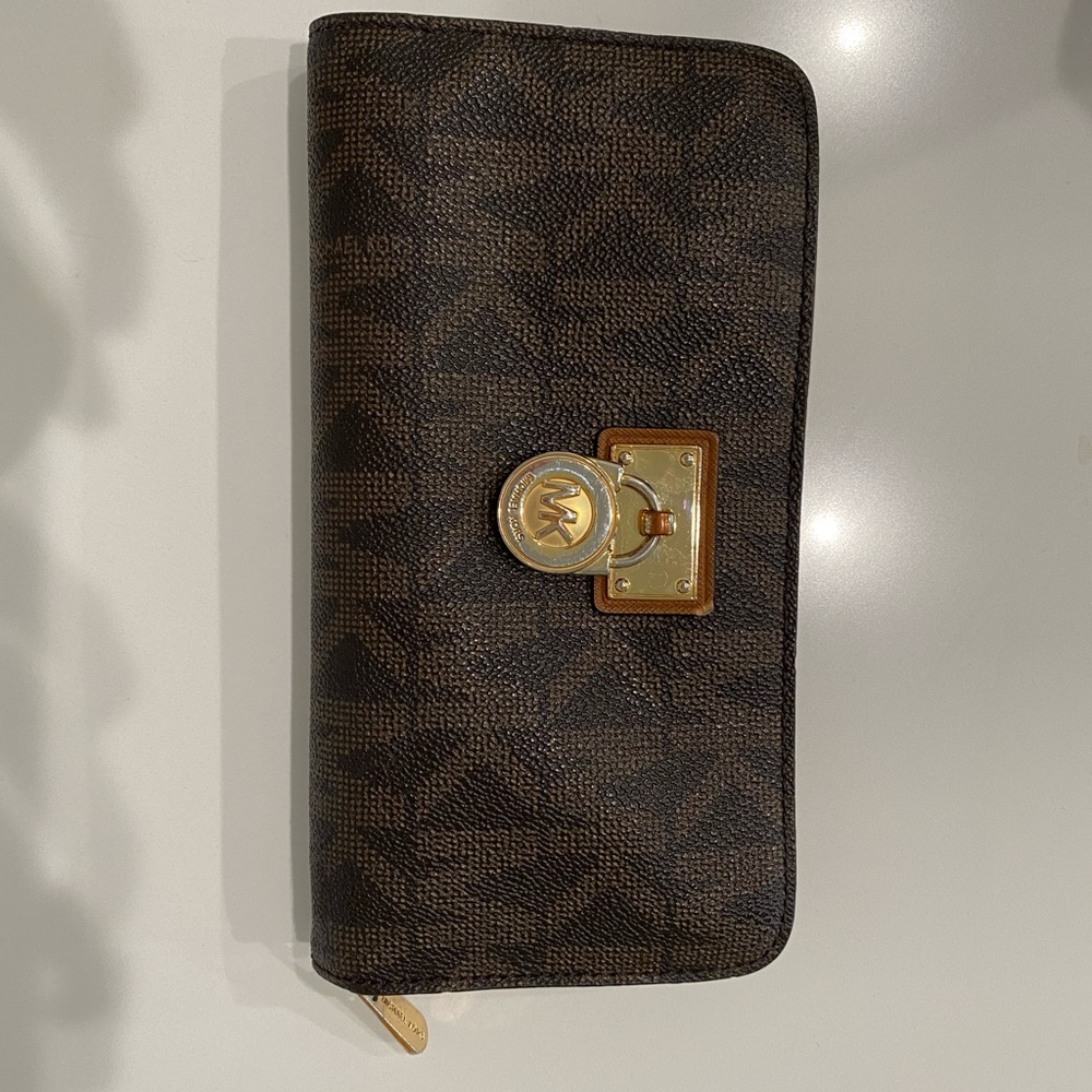 Michael kors wallet
